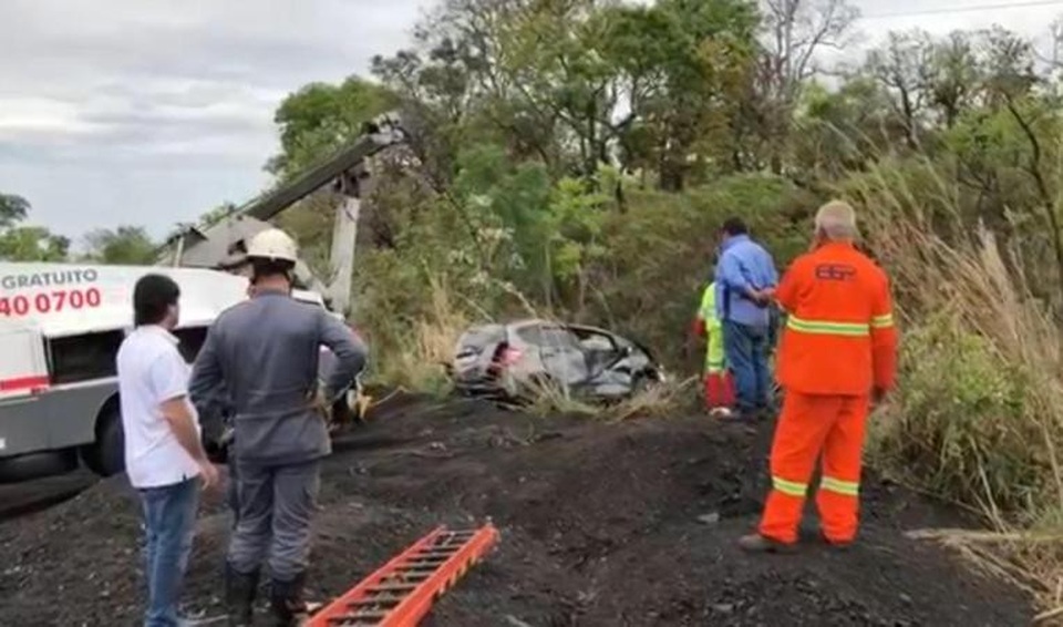 Gia đình qua đời trong tai nạn thảm khốc, bé trai sống sót lang thang suốt 48 giờ - 6 Hiện tại, bé trai 6 tuổi vẫn đang ở trong trạng thái sốc và không hiểu chuyện gì xảy ra