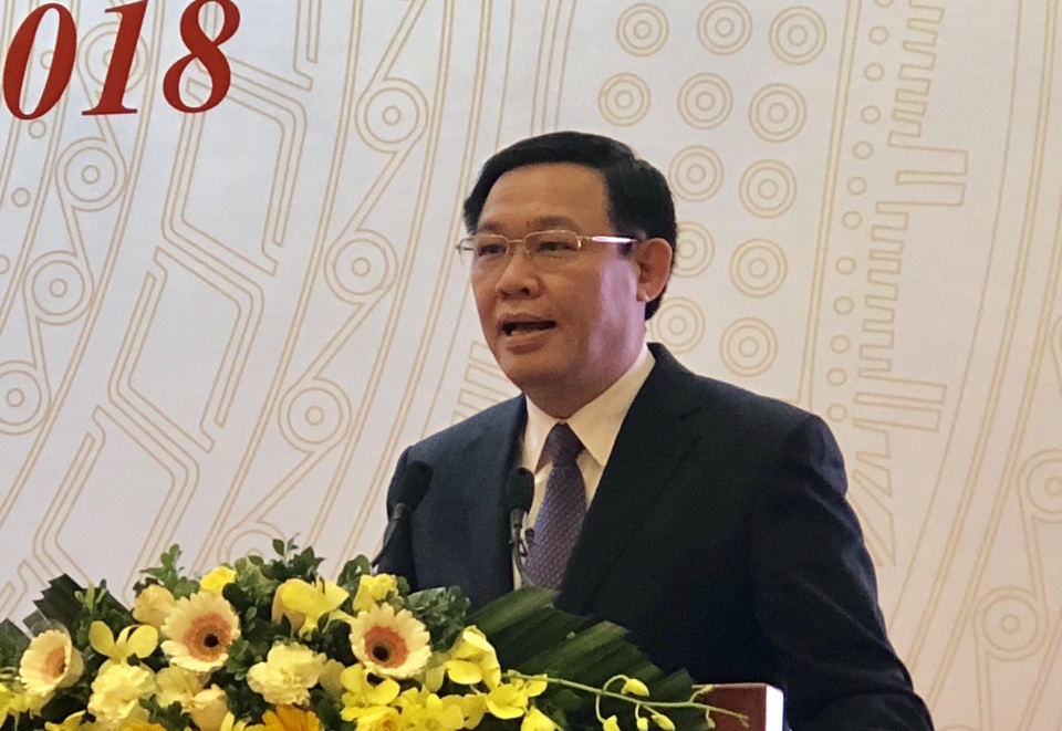 Biểu dương hàng chục gia đình, địa phương vươn lên thoát nghèo - 1 Phó Thủ tướng Vương Đình Huệ