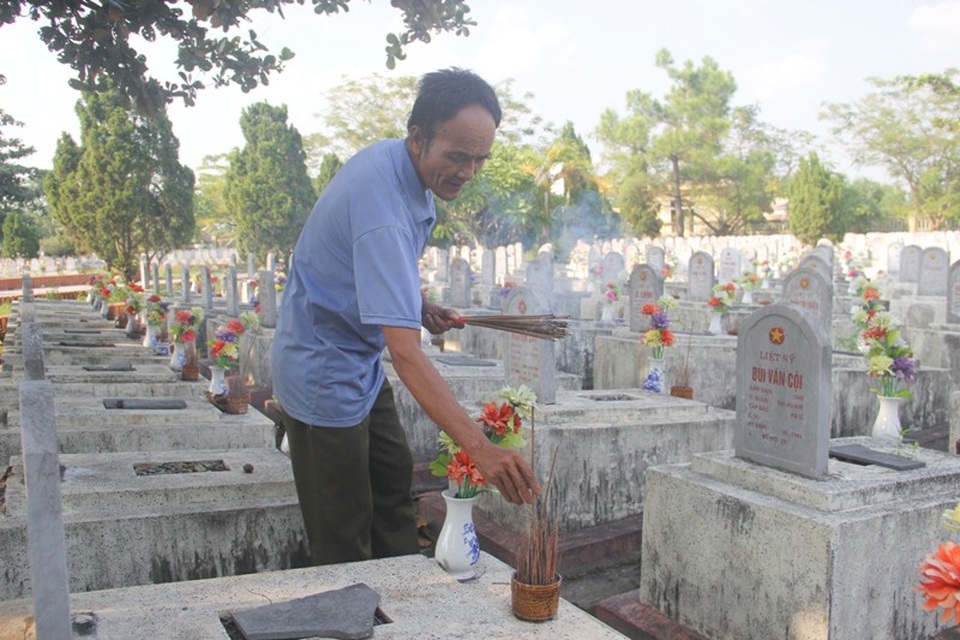 Gần 2.000 phần mộ tại Nghĩa trang ông đều năm thông tin và được chăm sóc chu đáo.