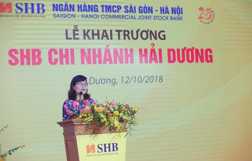 SHB tiếp tục chiến lược mở rộng mạng lưới, nâng cao chất lượng phục vụ khách hàng - 3
Bà Nguyễn Thị Hải Vân – Giám đốc NHNN Việt Nam chi nhánh tỉnh Hải Dương khẳng định NHNN tỉnh Hải Dương luôn ủng hộ, tạo điều kiện cho sự phát triển của SHB CN Hải Dương