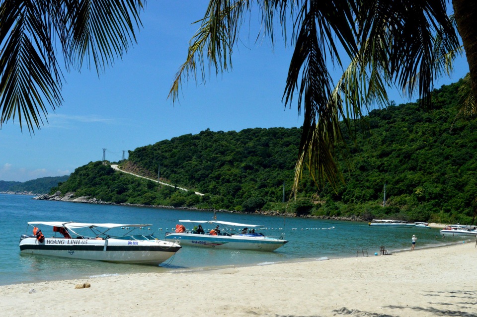 Ý kiến của các chuyên gia, nhà khoa học và chính quyền cho rằng, nên hướng du lịch Cù Lao Chàm phát triển theo hướng chất lượng cao