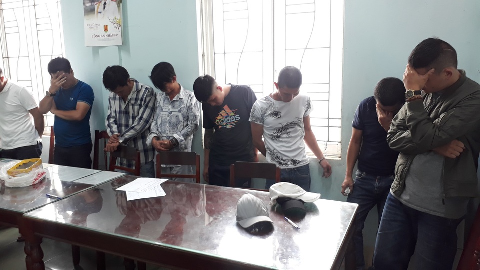 
Nhóm đối tượng bị lực lượng công an tạm giữ
