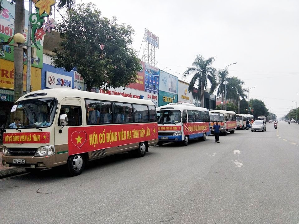 Cổ động viên Hà Tĩnh “nêm” chật sân vận động Vinh cổ vũ cho Hà Nội B - 1 Công tác đi cổ vũ cho đội tuyển Hà Nội B được chuẩn bị rất chu đáo.