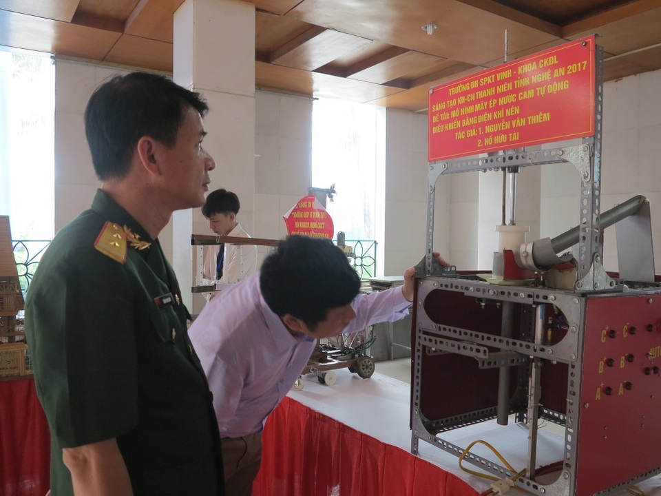 Tân chủ tịch tỉnh Nghệ An: “Không thành công nào mà không đánh đổi bằng mồ hôi, nước mắt” - 3 Trong thời gian qua, nhiều mô hình sáng tạo khoa học kỹ thuật của sinh viên được áp dụng trong thực tế mang lại hiệu quả cao.