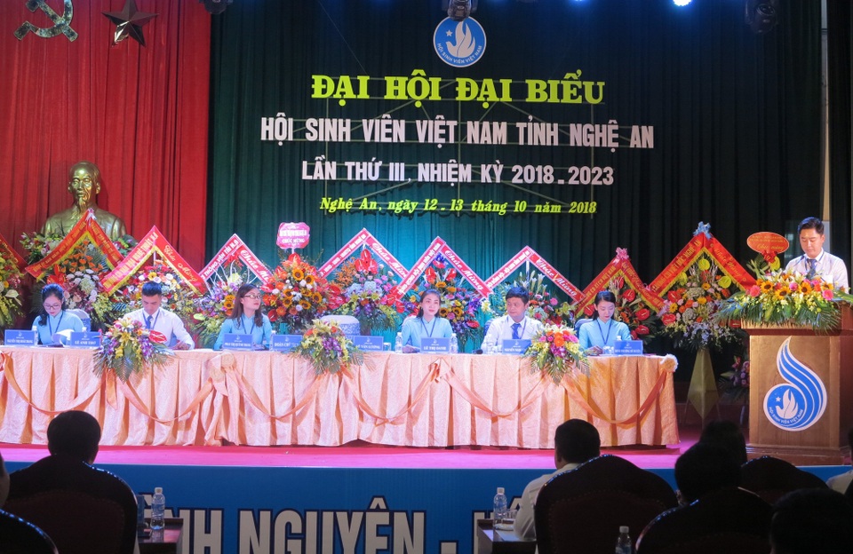 Tân chủ tịch tỉnh Nghệ An: “Không thành công nào mà không đánh đổi bằng mồ hôi, nước mắt” - 1 Trong 5 năm qua, Hội sinh viên Nghệ An đã có nhiều phong trào ys nghĩa, thiết thực, tạo môi trường để sinh viên rèn luyện phấn đấu.
