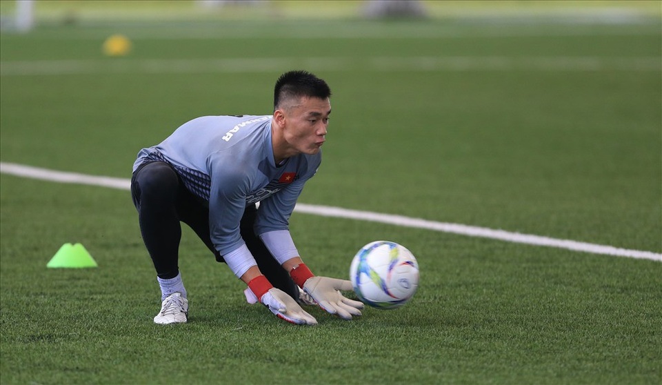 Thủ môn Bùi Tiến Dũng khó cạnh tranh vị trí chính thức tại AFF Cup 2018 - 1 Bùi Tiến Dũng chưa phải là lựa chọn số 1 ở đội tuyển Việt Nam