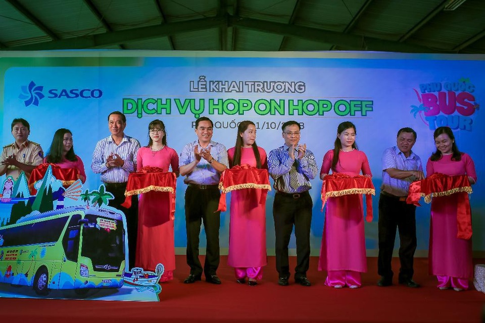 Khám phá đảo ngọc Phú Quốc với dịch vụ Hop on Hop off của Sasco - 1 Công ty Cổ phần dịch vụ Hàng không Sân bay Tân Sơn Nhất (Sasco) chính thức khai trương dịch vụ Hop on Hop off (HOHO) tại đảo ngọc Phú Quốc.