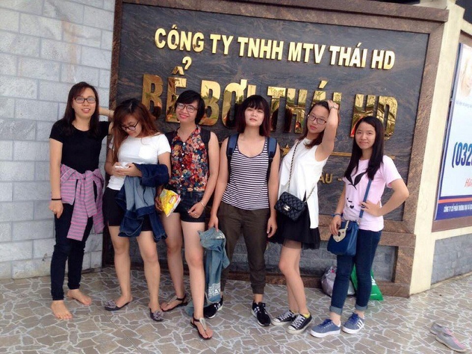Hài hước cô gái được nhóm bạn in ảnh để giữ lời hứa dự đám cưới năm xưa - 5 Nhóm bạn thân của Linh khi đông đủ