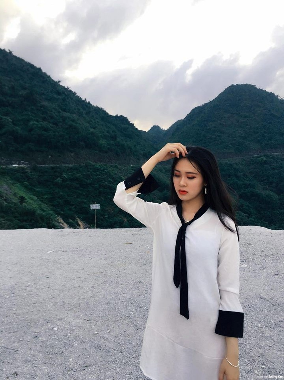 Tân Hoa khôi sinh viên Nghệ An là cô gái đến từ Hoà Bình - 6 Cô không ngại khó khăn, vượt qua những chông chênh, khúc khuỷu là ngày niềm vui nhân lên, đó là khi cô chạm được thành công.