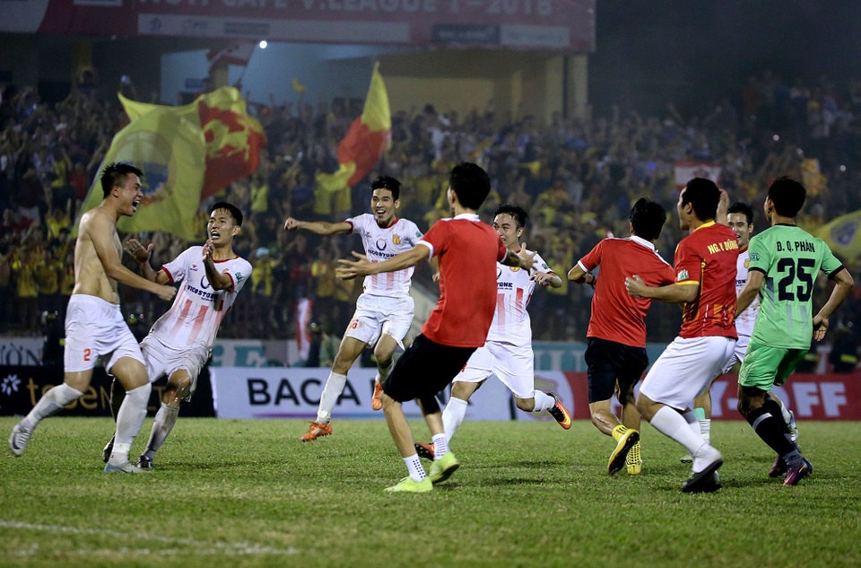 Thắng luân lưu Hà Nội B, Nam Định trụ hạng V-League thành công - 3