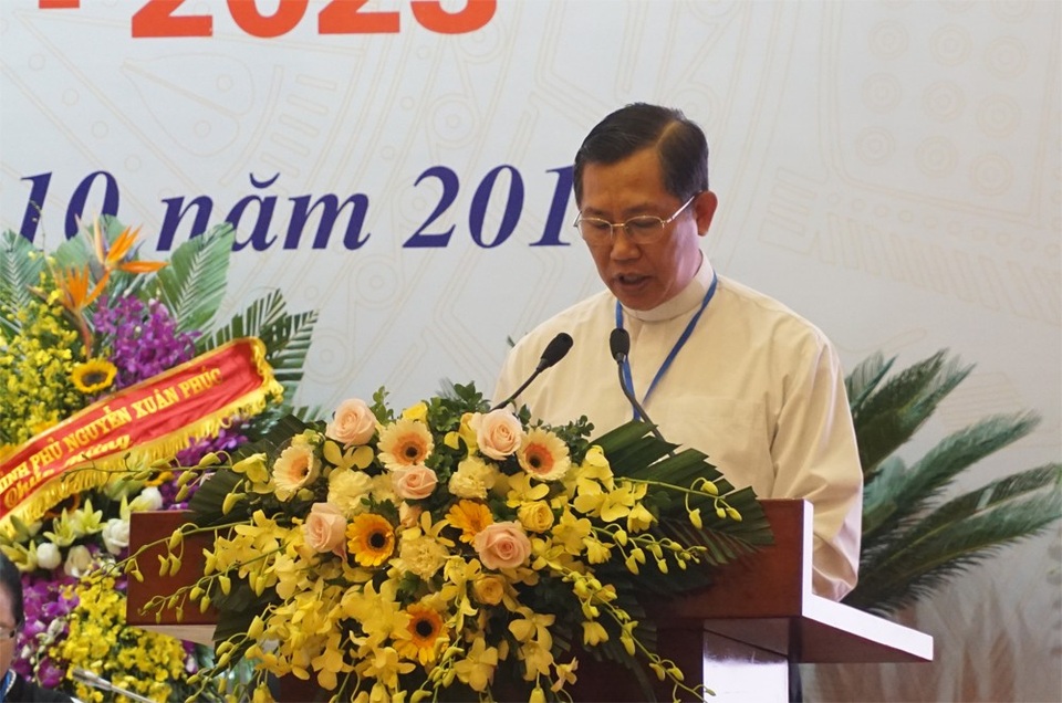 Đồng bào Công giáo duy trì và phát triển tốt phong trào thi đua yêu nước - 3 Linh mục Nguyễn Hùng báo cáo tóm tắt tổng kết nhiệm kỳ 2013-2018 và phương hướng hoạt động nhiệm kỳ 2018-2023 của Ủy ban Đoàn kết Công giáo Việt Nam.