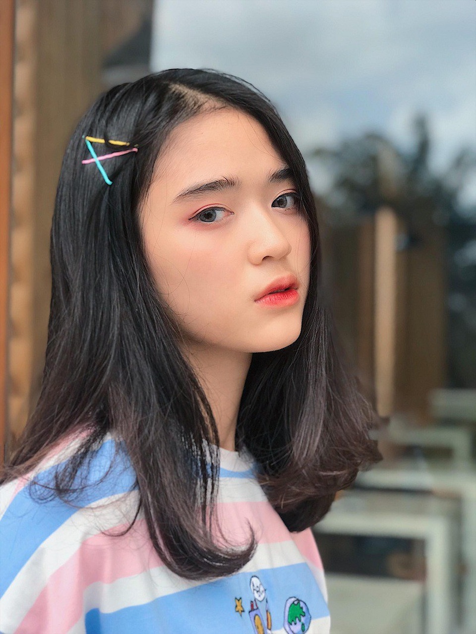 Chỉ 10 giây che nắng cho bạn, nữ sinh Bình Dương khiến dân mạng thương nhớ - 5 Cùng theo dõi một số hình ảnh về cô bạn xinh xắn này!