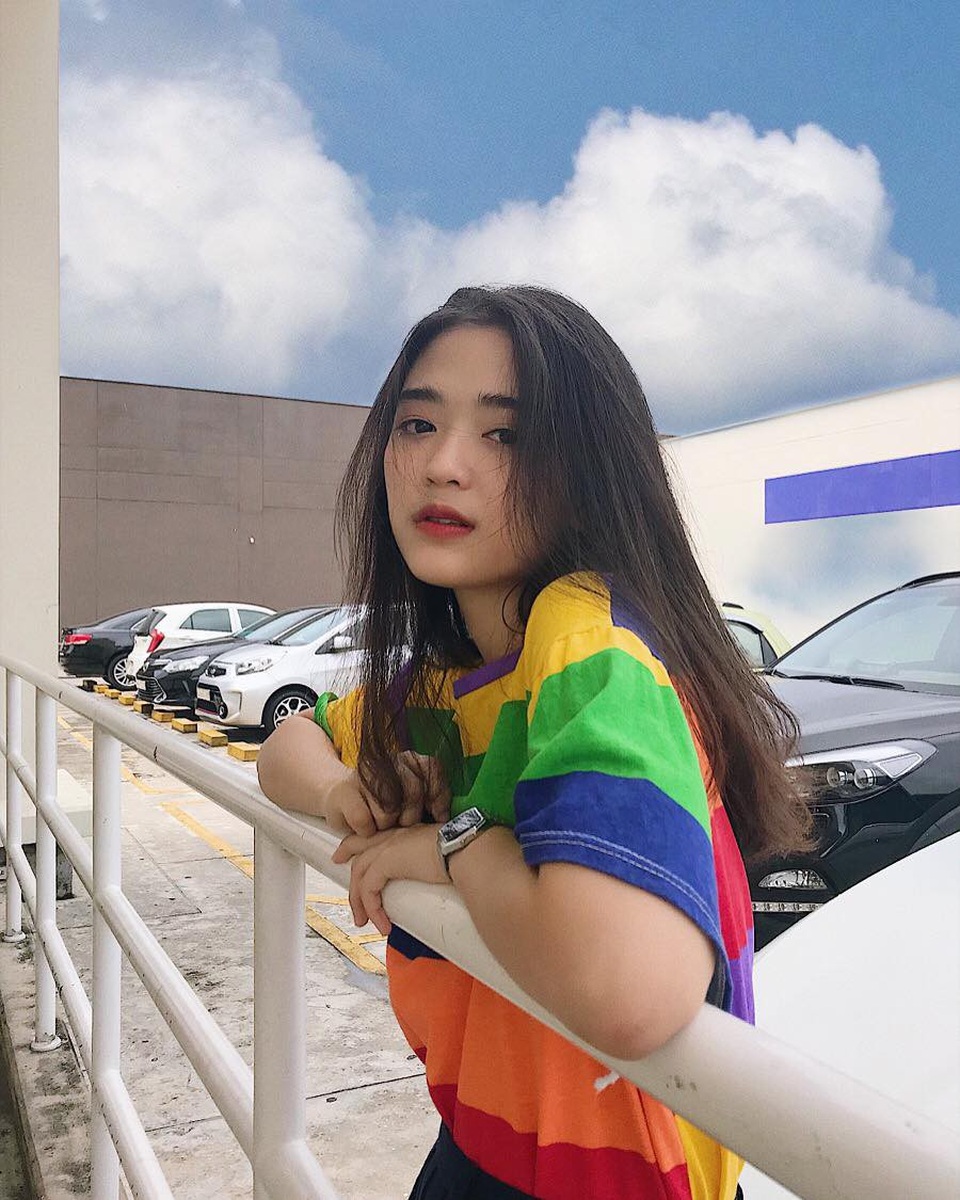 Chỉ 10 giây che nắng cho bạn, nữ sinh Bình Dương khiến dân mạng thương nhớ - 3 Chỉ 10 giây che nắng cho bạn, nữ sinh Bình Dương khiến dân mạng thương nhớ - 3