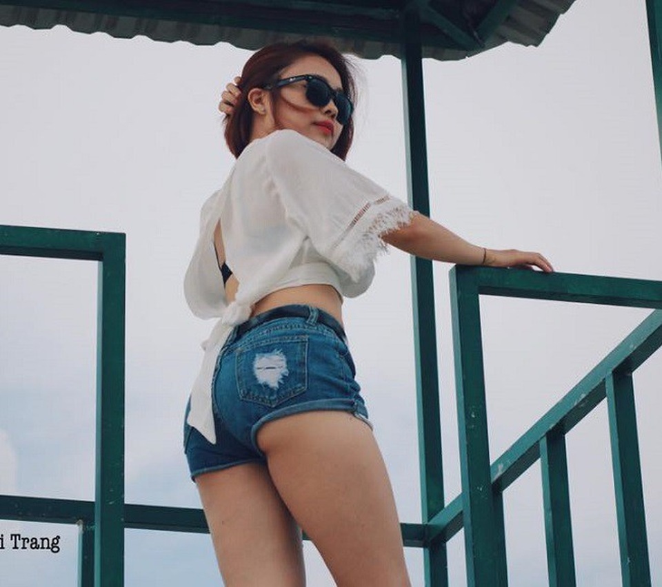 2 cô gái Sài thành, Bắc Ninh nổi tiếng vì cao mét rưỡi nhưng dáng bốc lửa - 16
Lại Trang thường thực hiện các bài squat, deadlift (một dạng bài tập với tạ), glute kick back (mông đá ngược)... để tăng kích cỡ vòng 3.