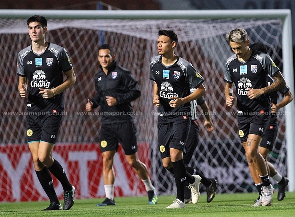 Thái Lan triệu tập 3 sao nhập tịch ở châu Âu dự AFF Cup 2018 - 1
Ba cầu thủ nhập tịch đáng sợ của người Thái Lan