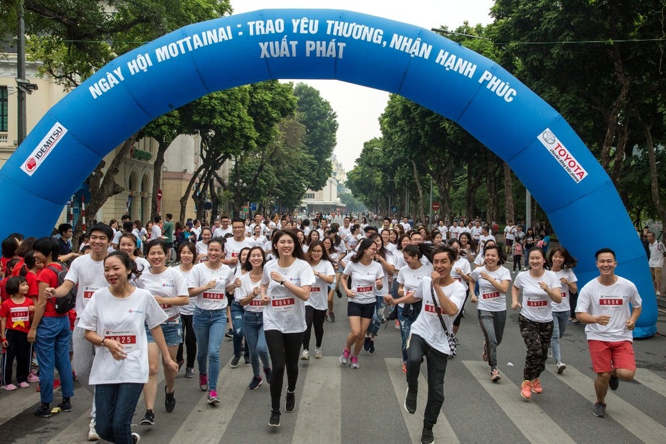 Hàng nghìn người xuống đường tham gia giải chạy đặc biệt giữa Thủ đô - 7 Cuối tháng 10 tới đây, chương trình “Áo ấm cho em” sẽ tiếp tục mang yêu thương đến với các em học sinh điểm trường Lố Thàng – Tiểu học Thái An tại tỉnh Hà Giang, Điểm trường Pu Lau – Điện Biên (Tháng 11), Thái Nguyên (Tháng 1/2019).