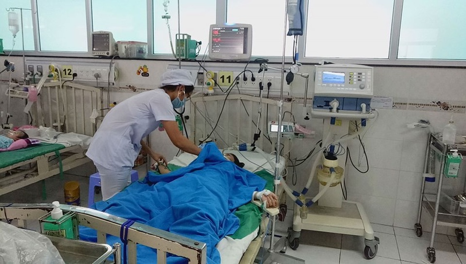 Dạo chơi công viên, cô bé 14 tuổi bị điện giật nguy kịch - 1 Em NND đang được điều trị tại BV Nhi đồng Cần Thơ.