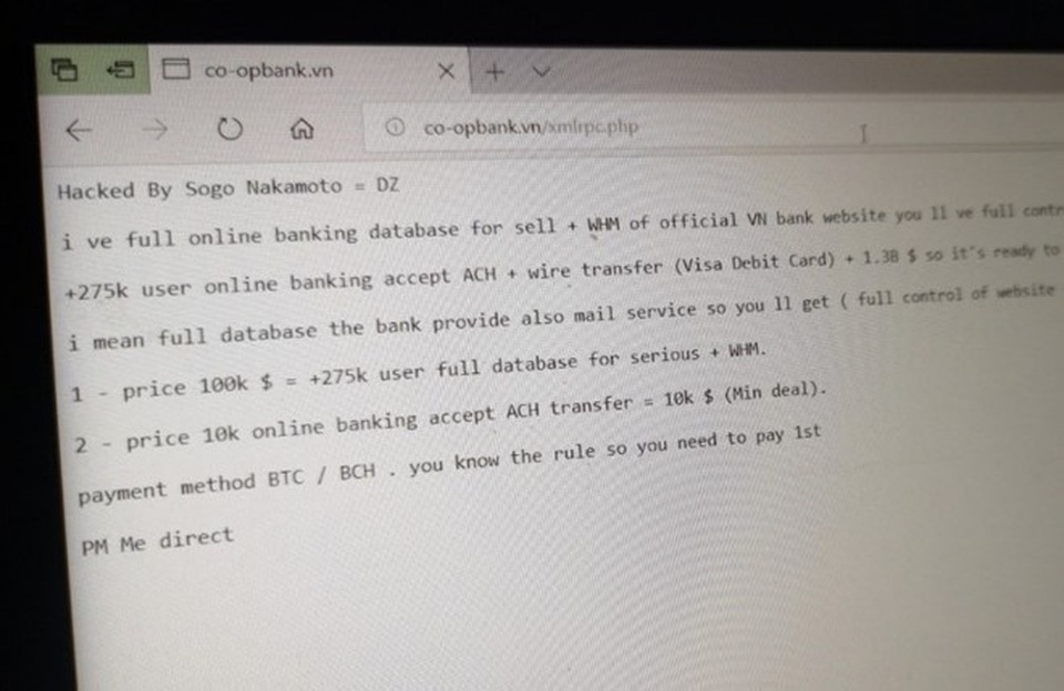 Một ngân hàng Việt bị tấn công, hacker ‘dọa’ bán 275.000 dữ liệu - 1
Hình ảnh hacker để lại trên giao diện website của Ngân hàng Hợp tác xã. (Nguồn: Zing)