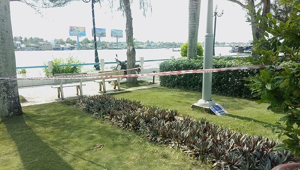 Dạo chơi công viên, cô bé 14 tuổi bị điện giật nguy kịch - 2 Hiện trường vụ tai nạn.