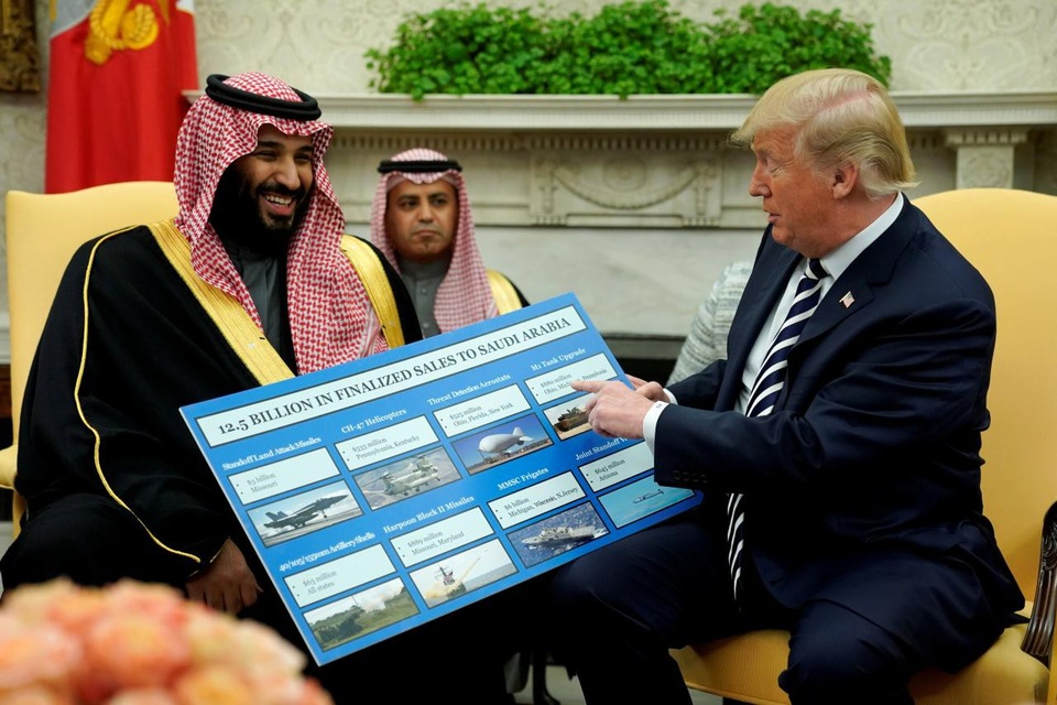 Ông Trump khó xử vì hợp đồng vũ khí trăm tỷ USD với Ả rập Xê út - 1
Tổng thống Donald Trump không muốn ngừng các thương vụ bán vũ khí cho Ả rập Xê út. (Ảnh: Reuters)