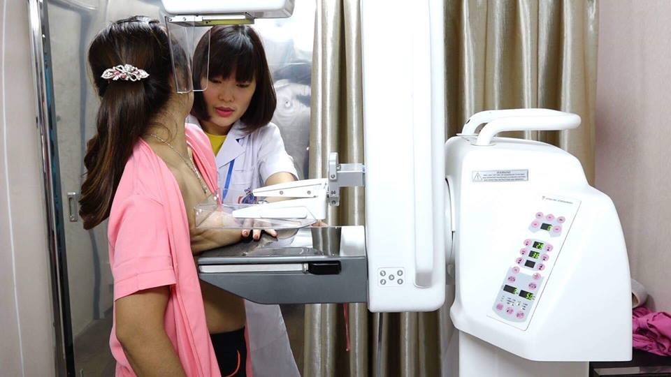 
Máy chụp nhũ ảnh hiện đại
