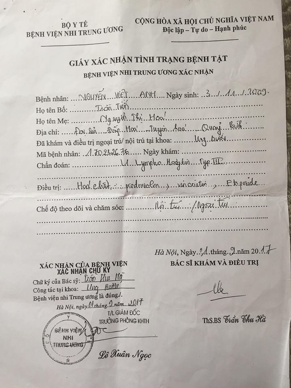 Bố tai nạn, mẹ đi lấy chồng, tính mạng bé 9 tuổi bị đe dọa từng ngày vì ung thư hạch - 6 Giấy chứng nhận bệnh tật của bé Việt Anh.