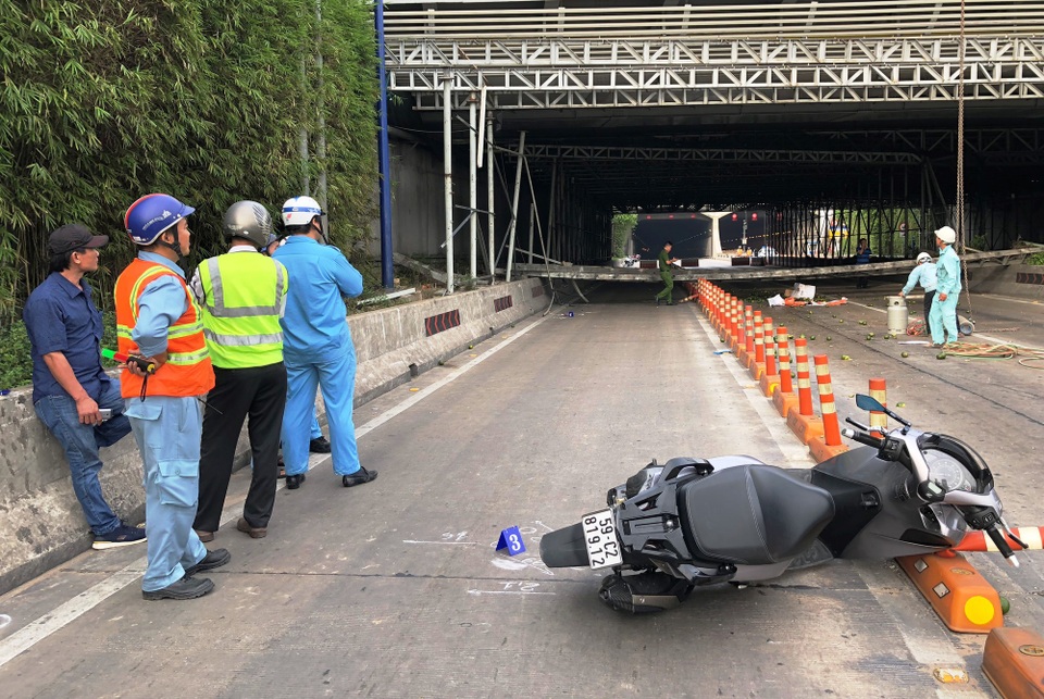 Một người đi đường đã bị thương nặng và được chuyển vào bệnh viện Sài Gòn cấp cứu.