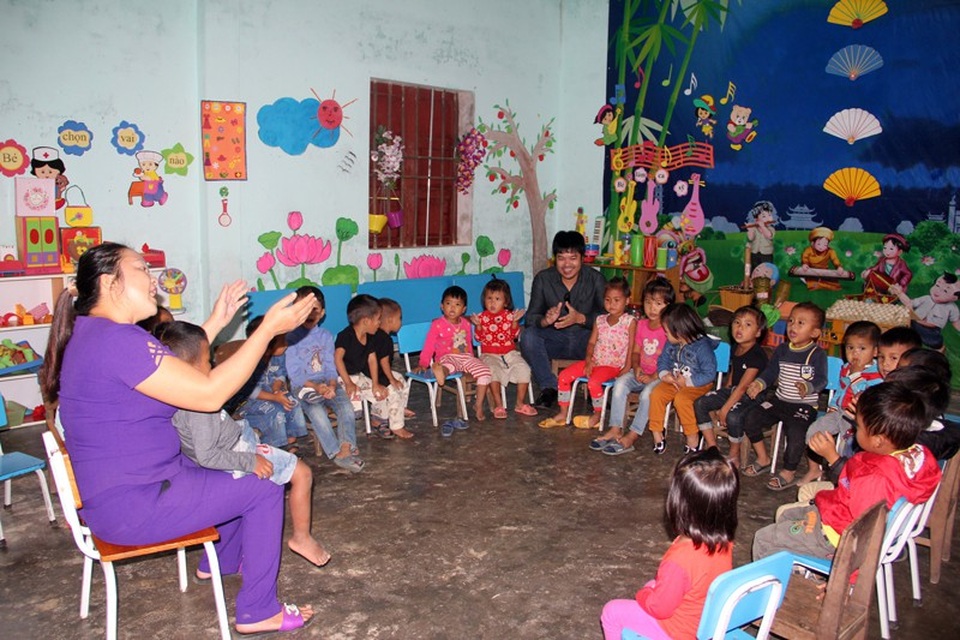 Ước mơ nhỏ bé của “người mẹ hiền” 20 năm cắm bản trồng người - 3
Một ngày ở lại với lớp học của cô Hương, tôi cảm nhận được tình yêu mà cô dành cho lũ trẻ người Chứt là lớn như thế nào.