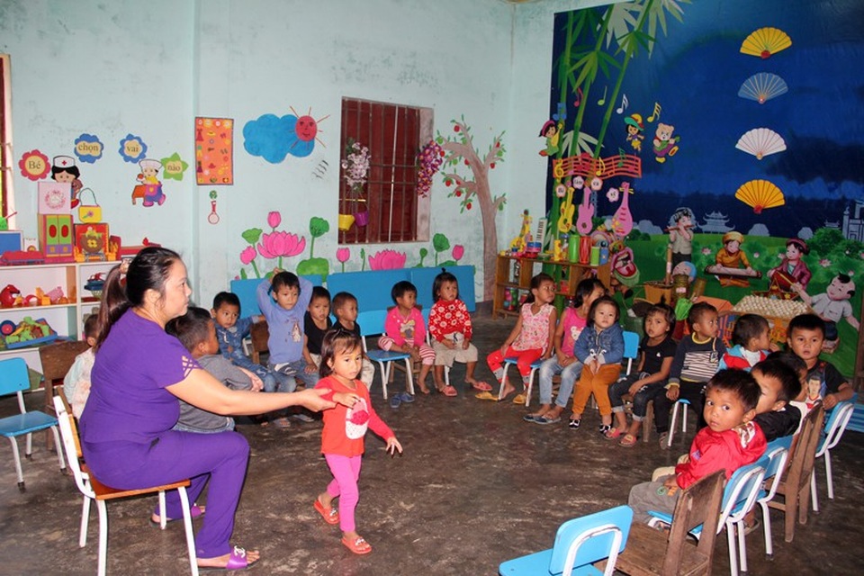 Ước mơ nhỏ bé của “người mẹ hiền” 20 năm cắm bản trồng người - 1
Cách đây vài năm, cô Hương miệt mài với lũ trẻ người Chứt mà không biết rằng cô đang mắc phải chứng bệnh ung thư tuyến giáp.
