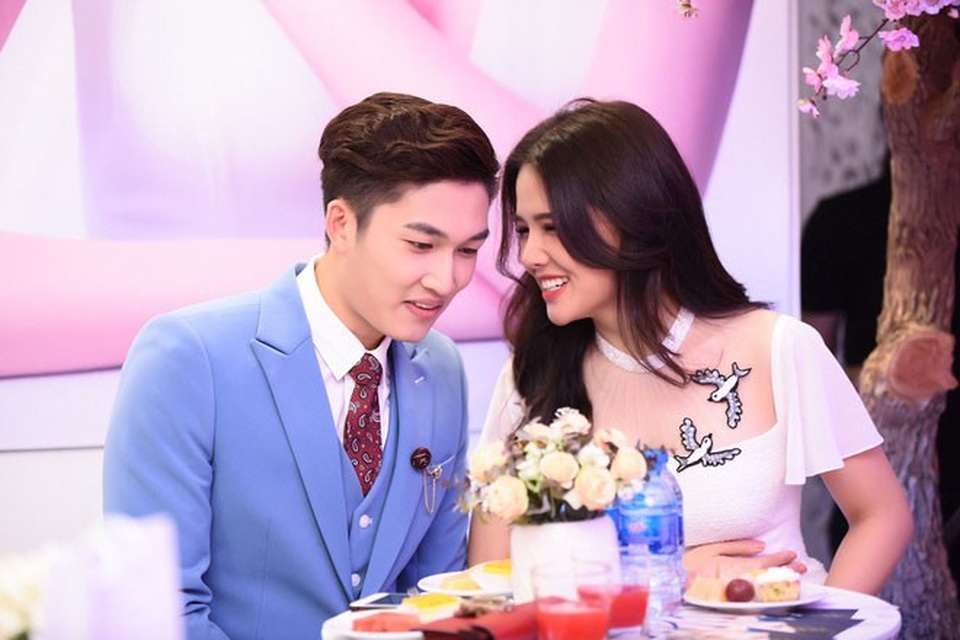 Diễn viên "Ghét thì yêu thôi" sánh đôi cùng bạn gái hơn tuổi, là mẹ đơn thân - 7 Nếu như ở phần 1 phim “Ghét thì yêu thôi”, Đình Tú và Bạch Kim yêu nhau thì sang phần 2, Đình Tú và Phương Anh trở thành vợ chồng của nhau.