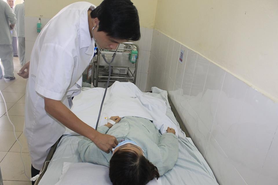 Cô gái hóc xương vịt 3 tháng mới biết - 1 Cô gái hóc xương vịt 3 tháng mới biết - 1