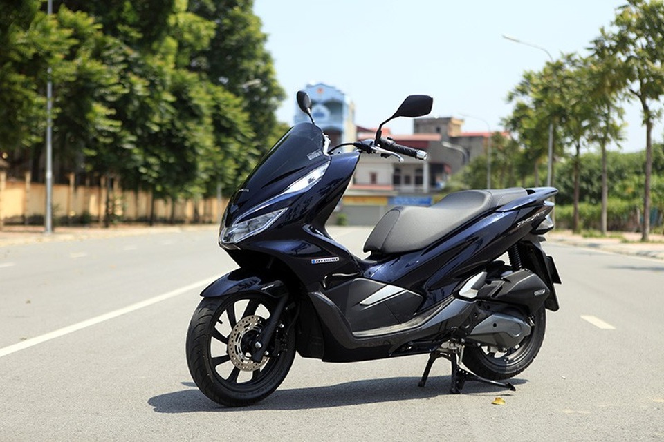 Honda PCX - Mẫu xe máy hybrid đầu tiên tại Việt Nam - 1
Honda PCX 150 là mẫu xe máy đầu tiên tại Việt Nam ứng dụng công nghệ hybrid tiên tiến.