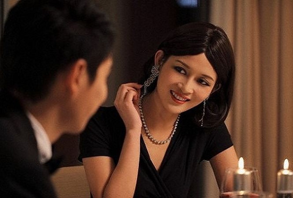 Nghi ngờ chồng ngoại tình với osin trẻ vì cốc trà pha cho vợ sai cách - 1 Nghi ngờ chồng ngoại tình với osin trẻ vì cốc trà pha cho vợ sai cách - 1