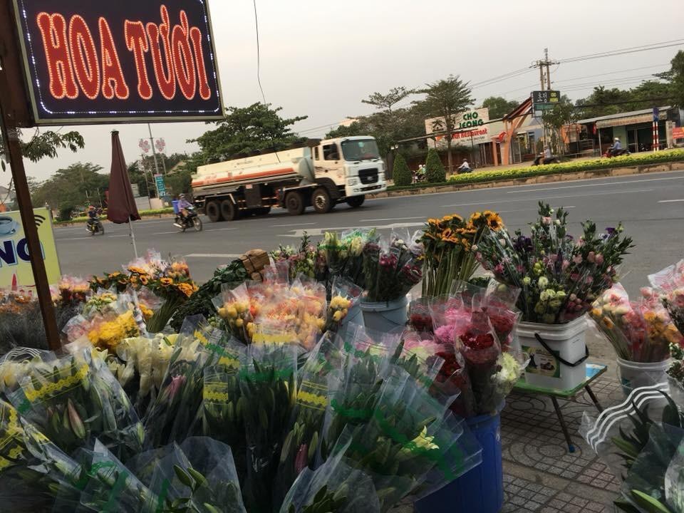 
Một góc nhỏ shop hoa tươi của cô giáo trẻ
