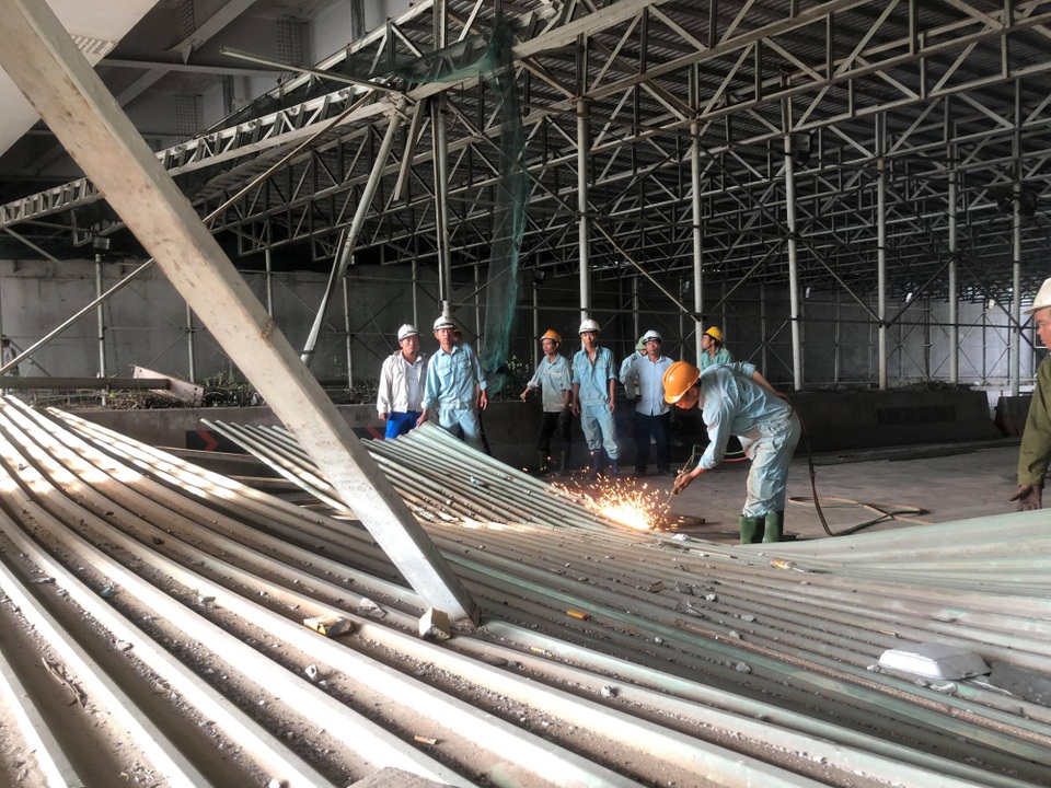 Truy được hình ảnh "thủ phạm" kéo sập giàn giáo trước hầm Thủ Thiêm rồi bỏ chạy - 8 Truy được hình ảnh "thủ phạm" kéo sập giàn giáo trước hầm Thủ Thiêm rồi bỏ chạy - 8
