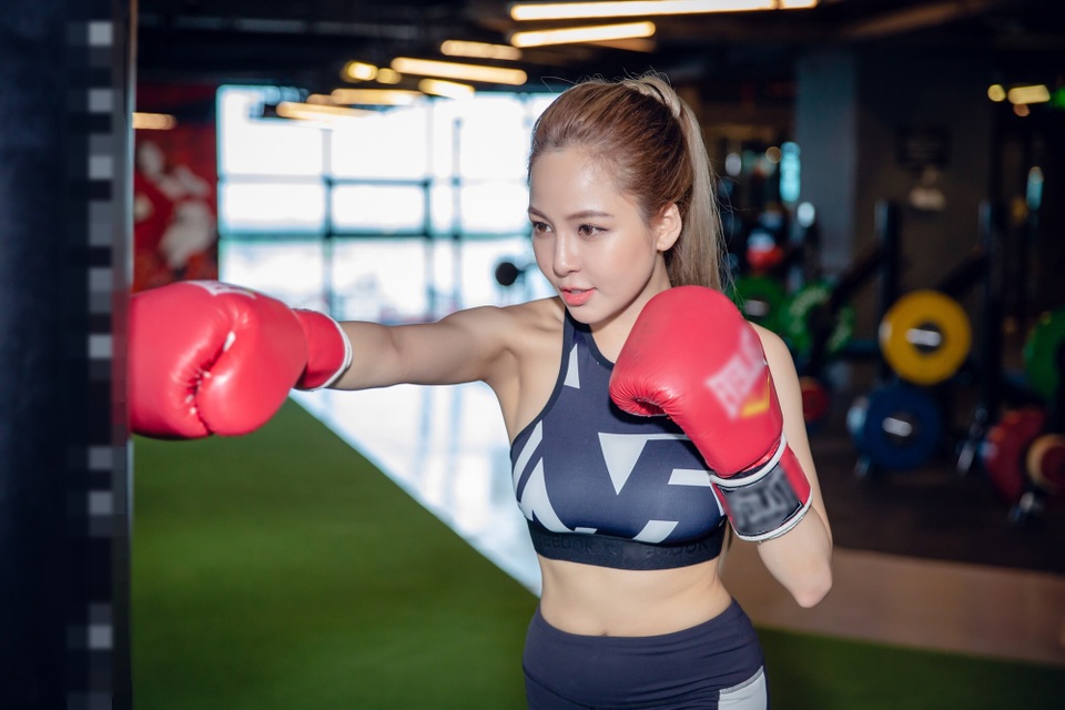 “Trước khi tập thì tôi cũng khá mập. Hồi đó tôi cũng không dám đo số đo 3 vòng. Chỉ nhớ số cân nặng lúc đó là 55kg. Bây giờ Trâm Anh đã xuống còn 50kg”, Trâm Anh chia sẻ.