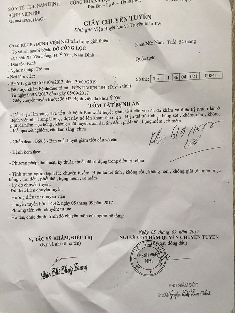 Em trai bé Dương bị xuất huyết giảm tiểu cầu vô căn.