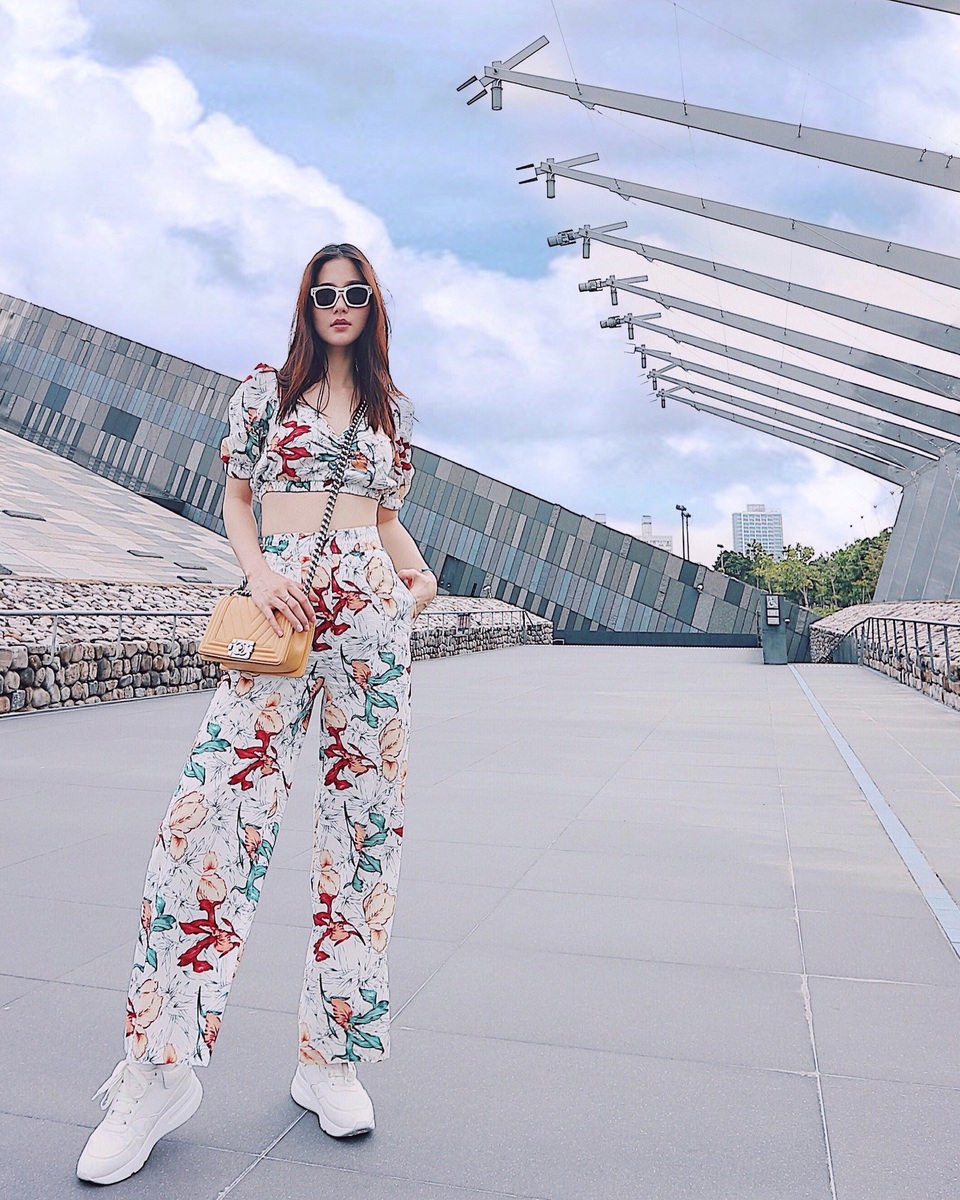 Diễm My nhận được vài lời mời đóng phim điện ảnh, nhưng cô đều từ chối vì muốn có một vai diễn thật sự khiến mình tâm đắc.