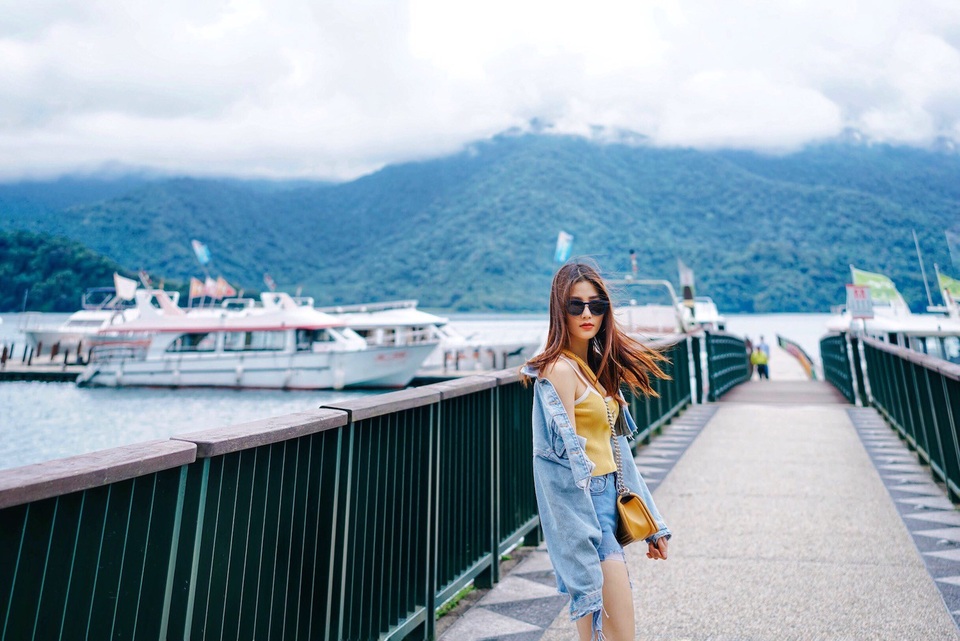 Khung cảnh thiên nhiên thơ mộng ở hồ Nhật Nguyệt.