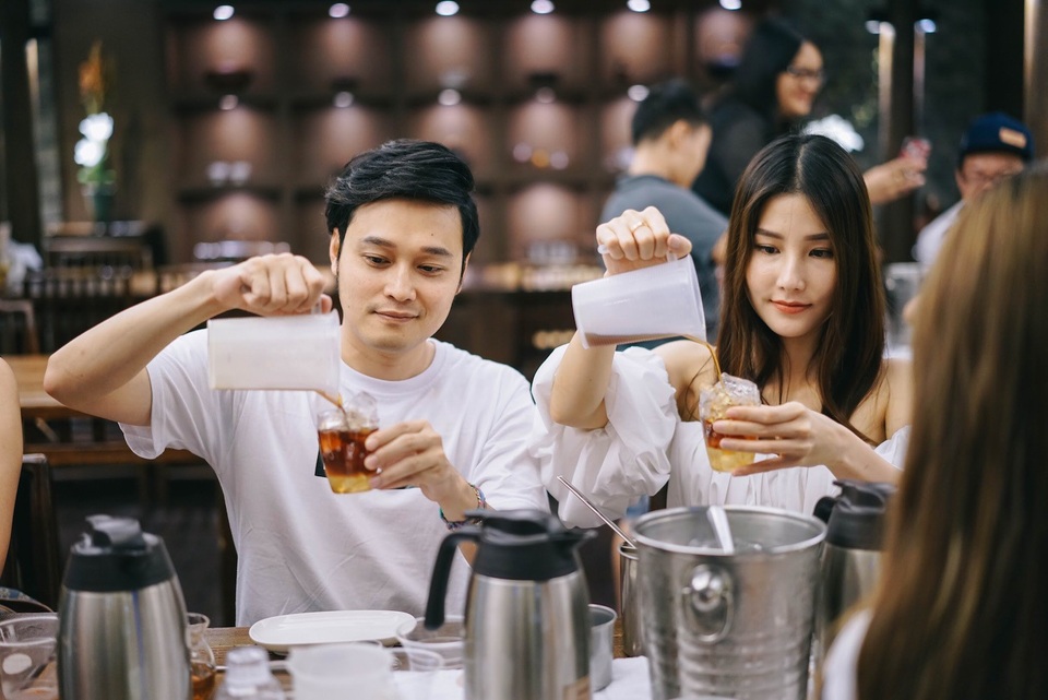 hay tự pha chế trà sữa...