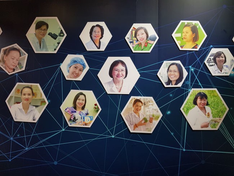 Triển lãm “Cháy mãi những đam mê” tôn vinh các nhà khoa học nữ - 1 Hình ảnh một số nhà khoa học nữ được tôn vinh tại triển lãm.