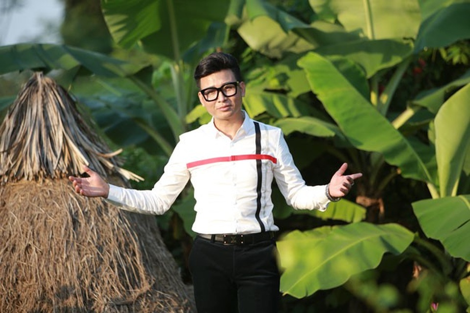 Ca sĩ Linh Nguyễn làm MV tưởng nhớ mẹ - 1 Linh Nguyễn đầy cảm xúc khi hát về mẹ.