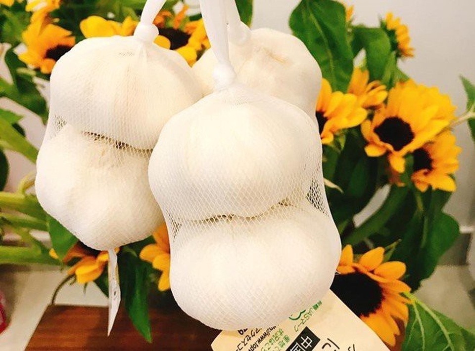 Cuồng hàng Nhật: Mua củ tỏi 100 ngàn đồng về xào mớ rau muống - 1
Tỏi Nhật giá 100.000 đồng/củ vẫn được mọi người tìm mua