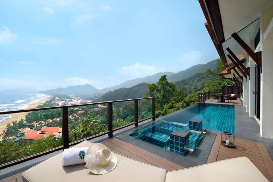 Banyan Tree – thương hiệu dẫn đầu về phát triển bền vững trong du lịch nghỉ dưỡng - 2 Không gian mở cùng kiến trúc hồ bơi vô cực của biệt thự biển Banyan Tree Residences Lăng Cô kết nối trọn vẹn con người với thiên nhiên