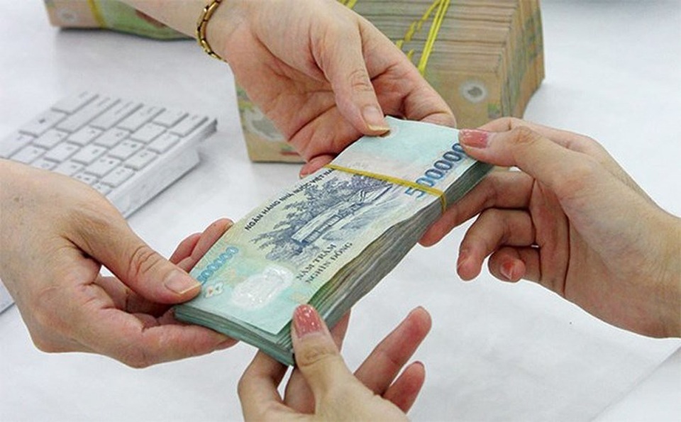 Từ 1/7/2019, lương công chức tăng lên 1,49 triệu đồng/tháng - 1 Với mức tăng 7%, lương cơ sở sẽ tăng thêm 100.000 đồng/tháng, từ mức 1,39 triệu đồng lên 1,49 triệu đồng.