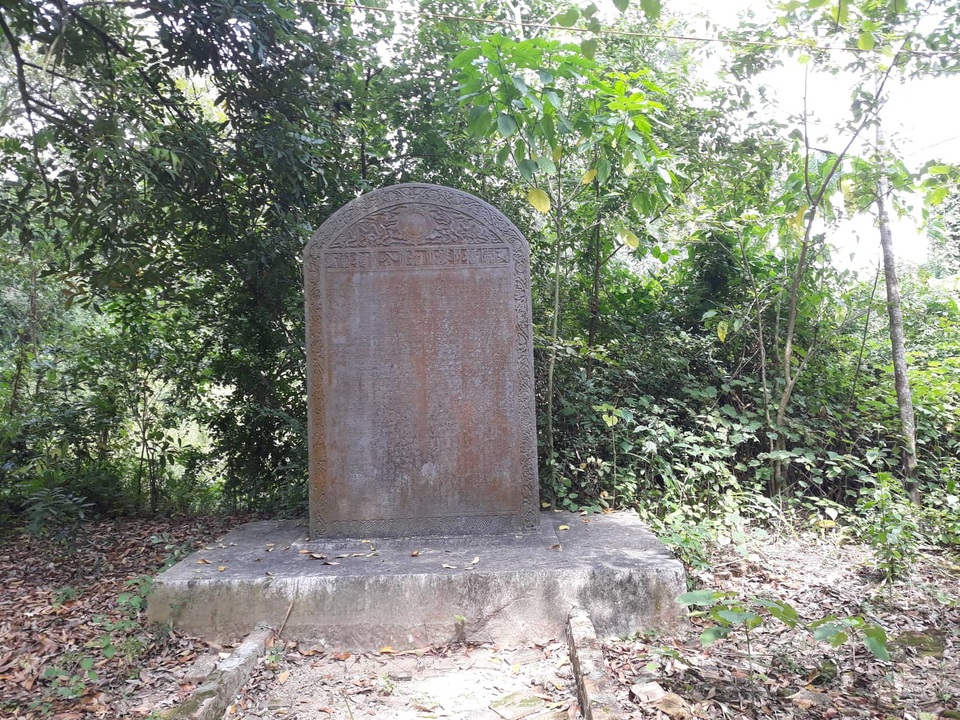 Thanh Hóa: Di tích đền cổ hơn 400 năm có nguy cơ thành phế tích - 7 Bia đá ghi công trạng của cụ Nguyễn Văn Nghi.