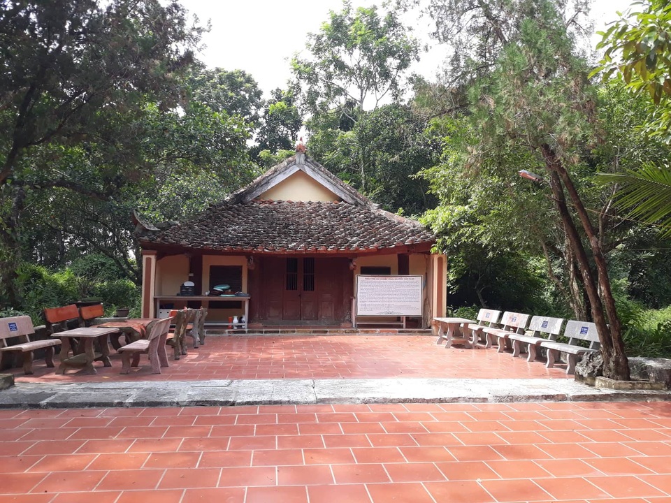 Thanh Hóa: Di tích đền cổ hơn 400 năm có nguy cơ thành phế tích - 1 Ngôi nhà thờ còn sót lại trong quần thể di tích lịch sử văn hóa kiến trúc độc đáo đền thờ Nguyễn Văn Nghi.