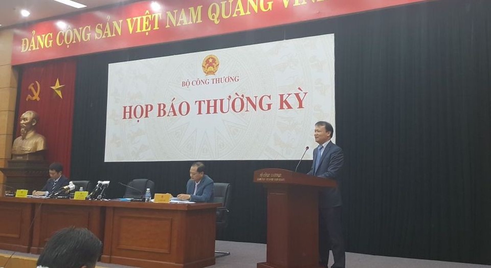 Thứ trưởng Công Thương: Không chi quỹ bình ổn, giá xăng vừa qua đáng lẽ tăng cao hơn - 1 Thứ trưởng Bộ Công Thương Đỗ Thắng Hải trả lời tại buổi họp báo.
