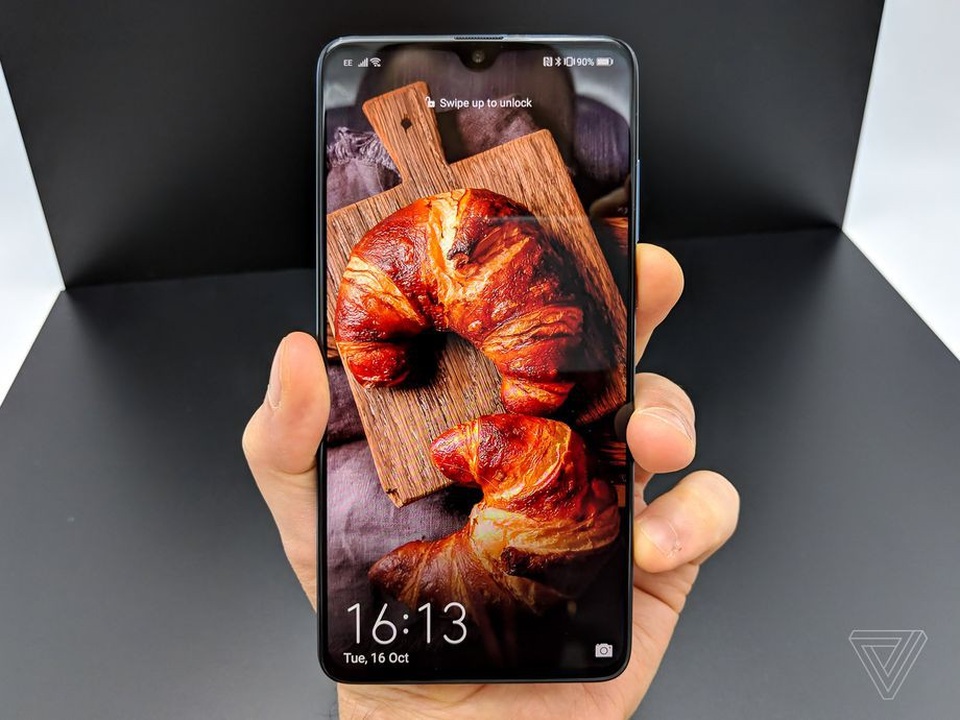 Huawei trình làng Mate 20 và 20 Pro - Màn hình cong, cấu hình “khủng” , 4 camera - 8 Mate 20 sở hữu phần “tai thỏ” nhỏ hơn, chỉ để bố trí camera trước