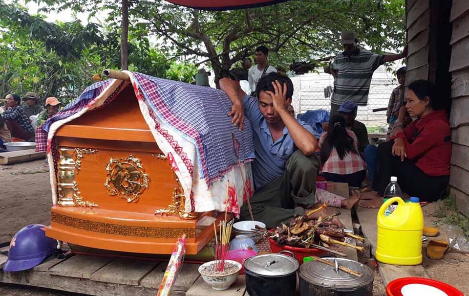 Gia đình đang tổ chức tang lễ theo phong tục, tập quán của địa phương